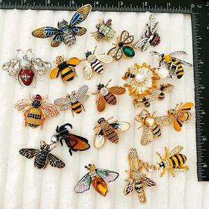 Lot 21 Bee Brooches Pins Vintage Style Rhinestone Enamel Insect Jewelry Set
